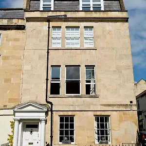 Central Courtyard Bath